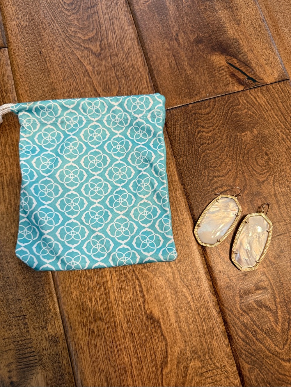 Kendra Scott gold and pearl earrings - Picture 3 of 4